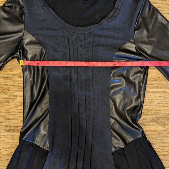 Akela Key Charcoal Subtle Colorblock Tunic - Picture 5 of 7